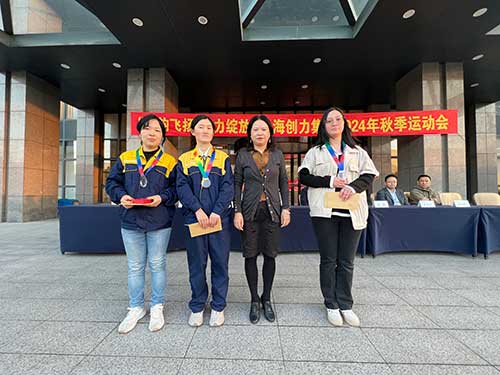 乒乓球女子組頒獎(jiǎng).jpg 秋韻飛揚(yáng) 活力綻放 | 上海創(chuàng)力集團(tuán)秋季運(yùn)動(dòng)會(huì)取得圓滿成功(圖16)